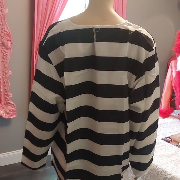 Spirit Black and White Adult Jailbird Costume - Picture 8 of 10